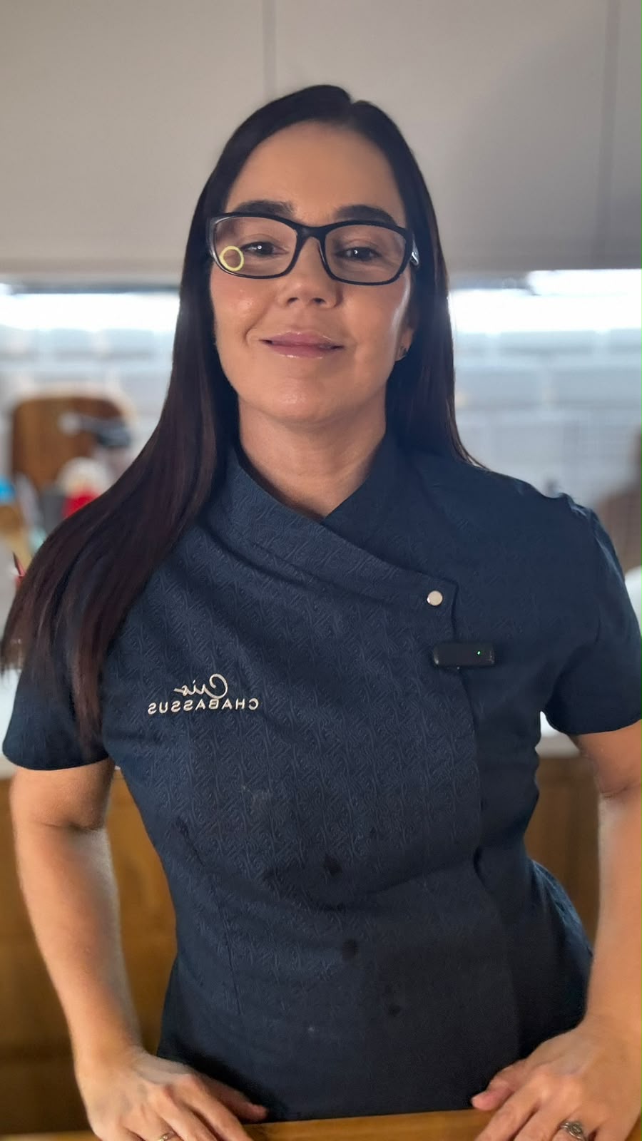 Chef Cris Chabassus na cozinha